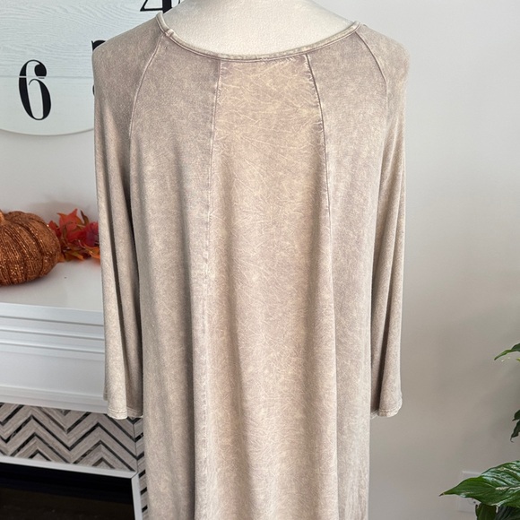Chic Beige Tunic with Ruffle Detail - Picture 4 of 6